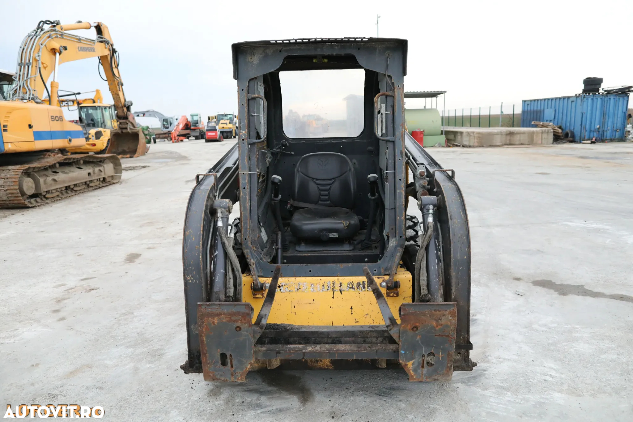 New Holland L215 - 5