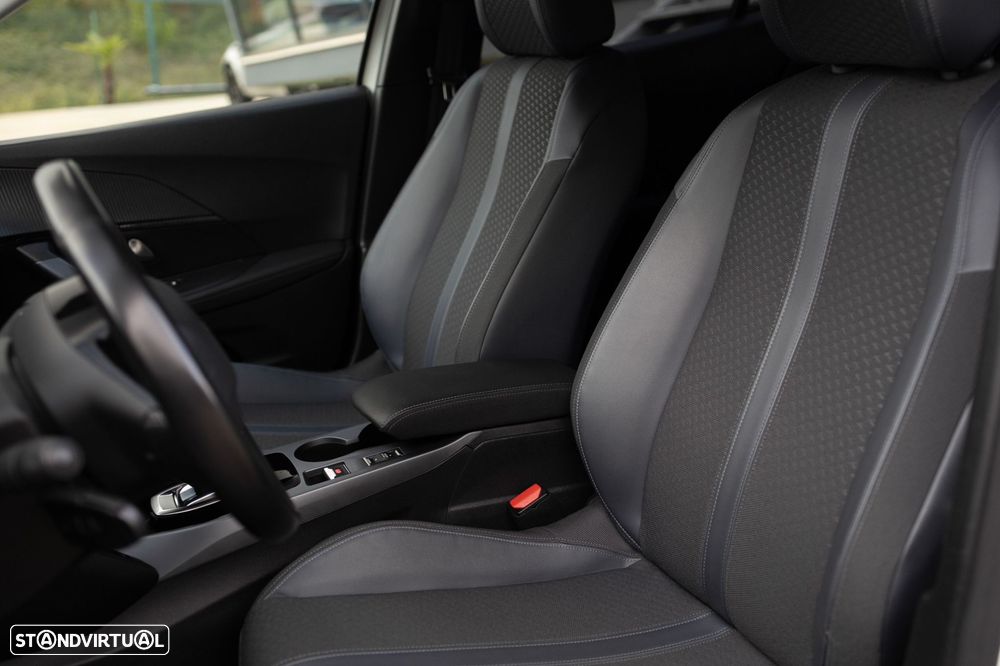 Peugeot e-2008 Allure - 33