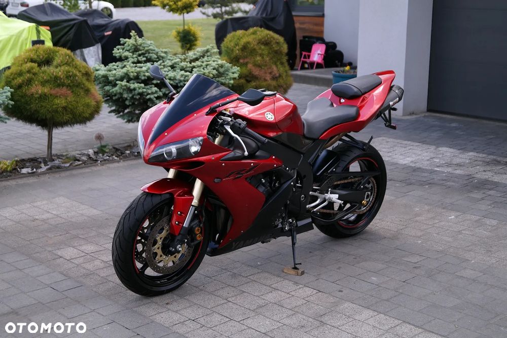 Yamaha R1 - 4