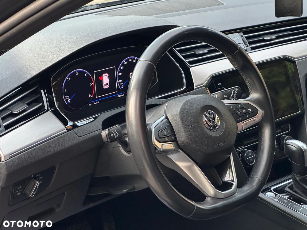 Volkswagen Passat 1.6 TDI SCR DSG Conceptline - 10