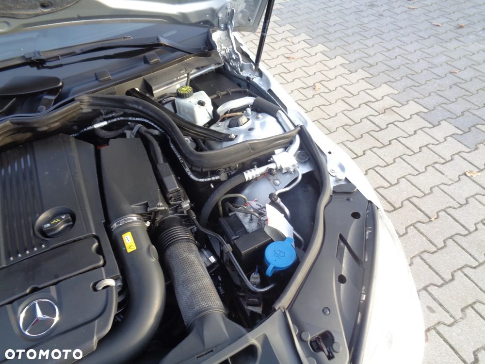 Mercedes-Benz Klasa C 180 CGI BlueEFFICIENCY Avantgarde - 20