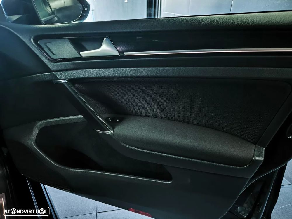 VW Golf 2.0 TDI GTD DSG - 41