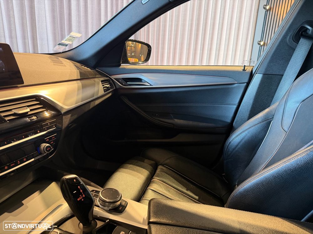 BMW 520 d Pack Desportivo M Auto - 24