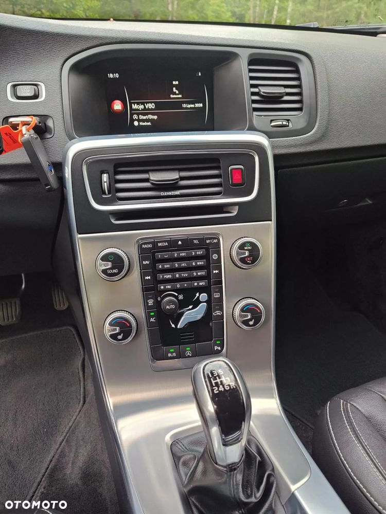Volvo V60 D4 Momentum - 12