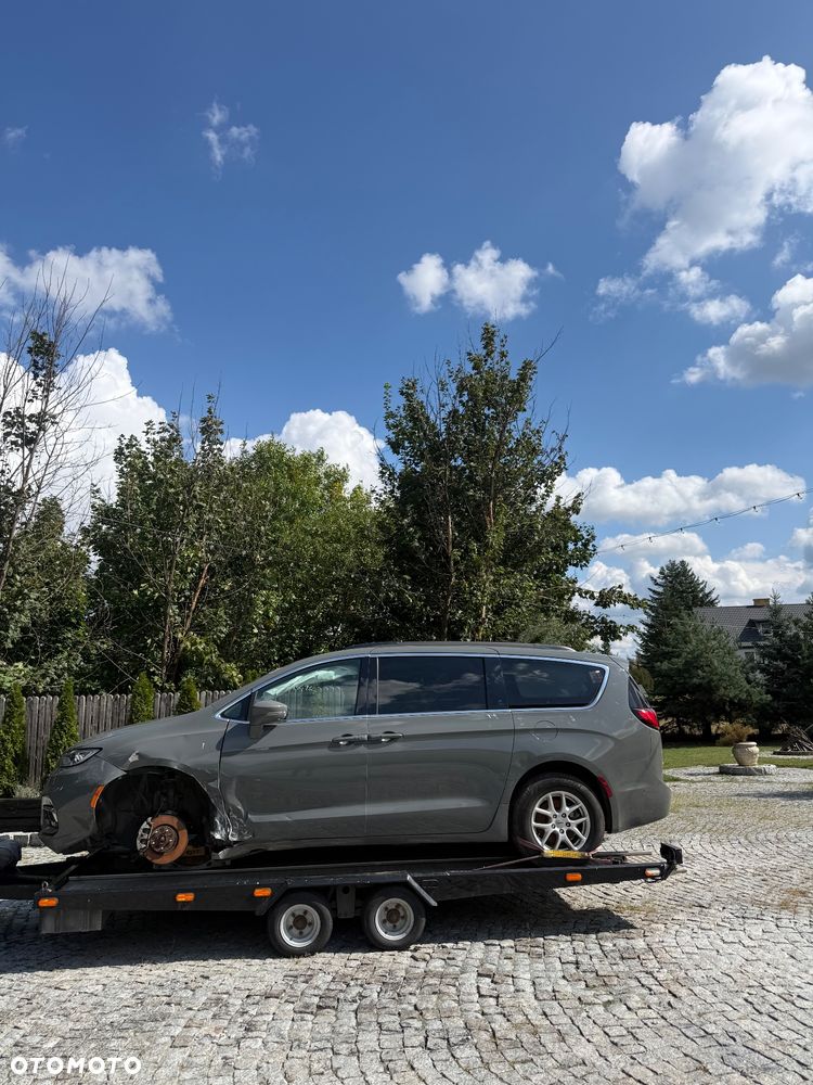 Chrysler Pacifica - 2