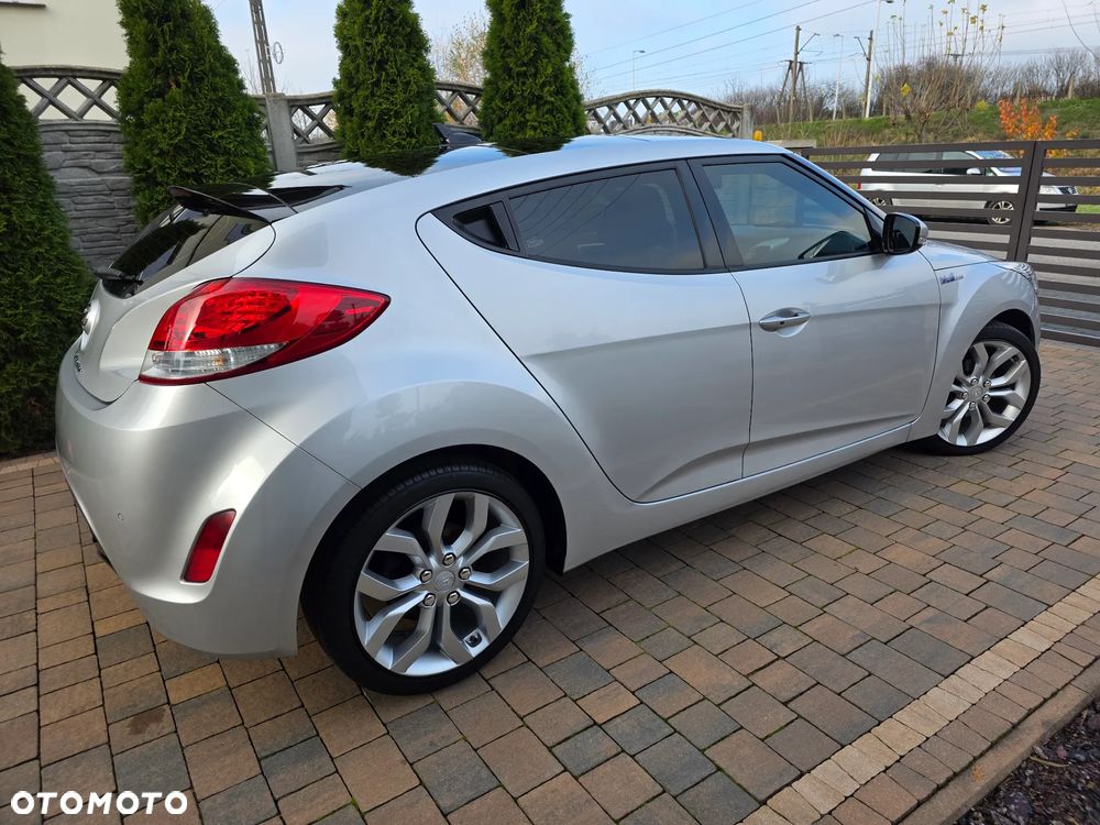 Hyundai Veloster - 8