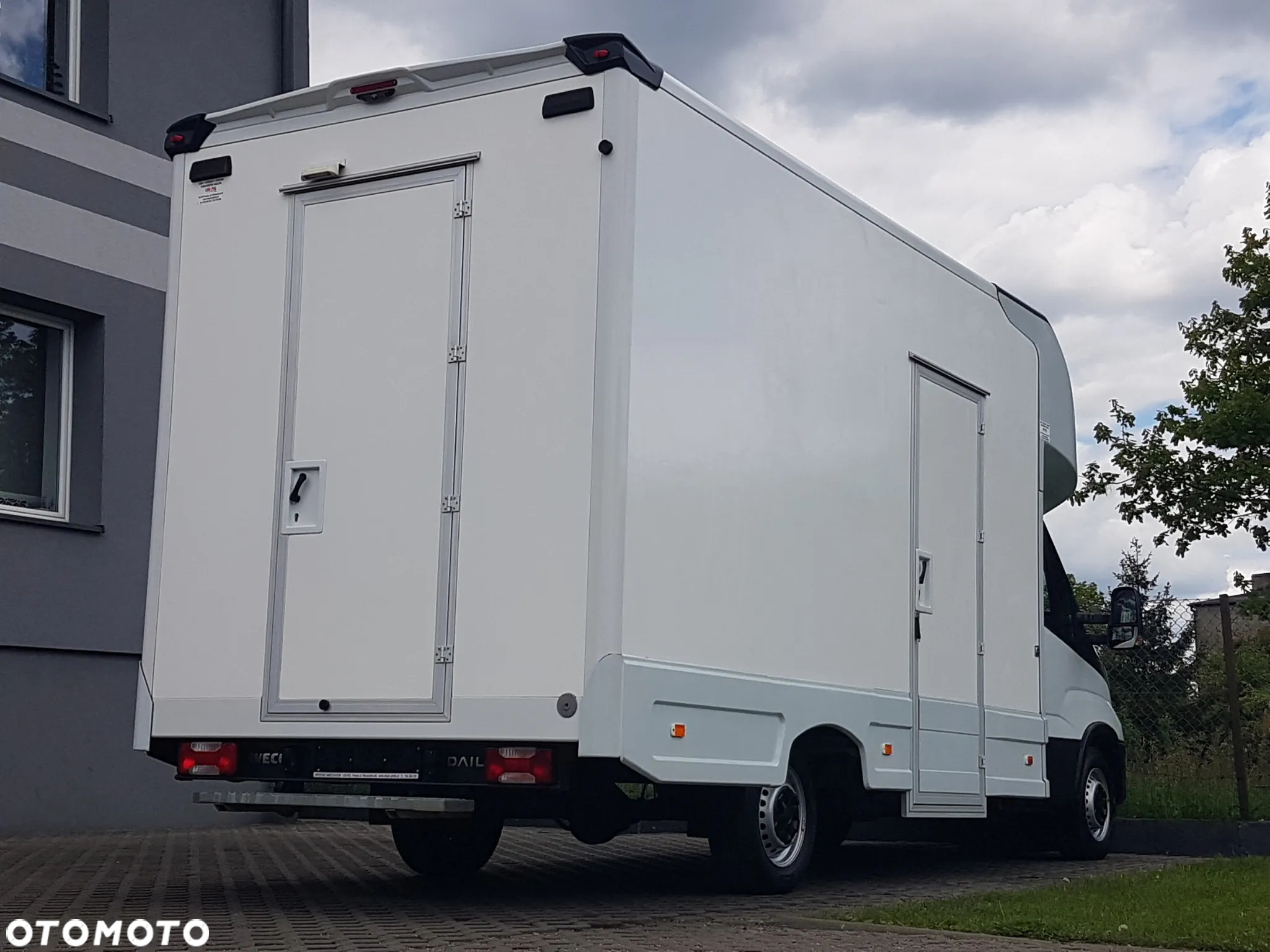 Iveco DAILY KONTENER NISKOPODŁOGOWY 4,43x2,23x2,42 SKLEP FOODTRUCK BAR KLIMA KONIOWÓZ KAMPER - 29