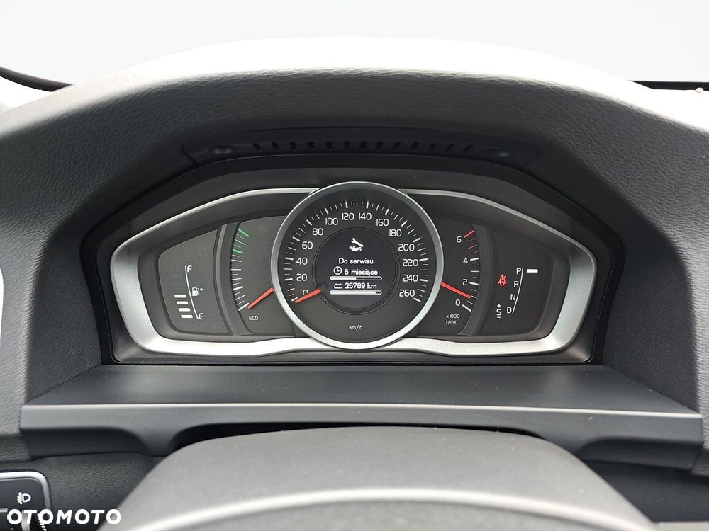 Volvo V60 Cross Country - 24