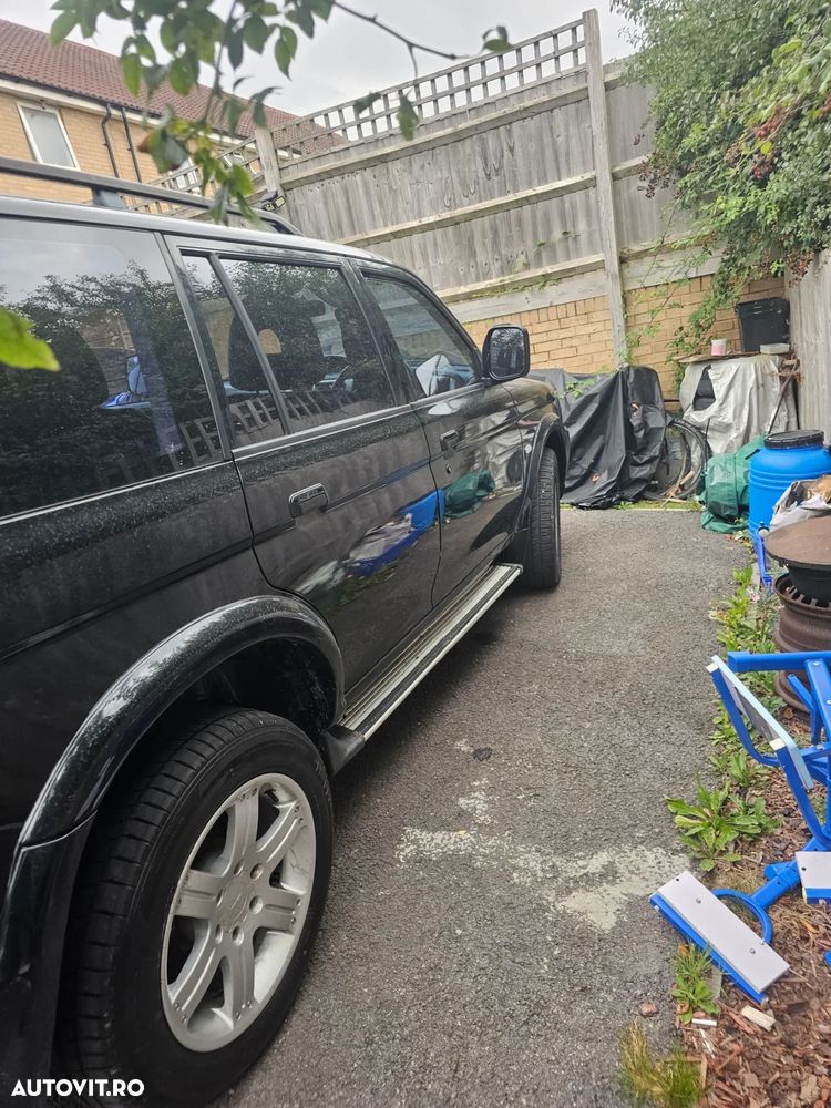 Mitsubishi Pajero Sport 2.5 TD Intense Piele + - 6