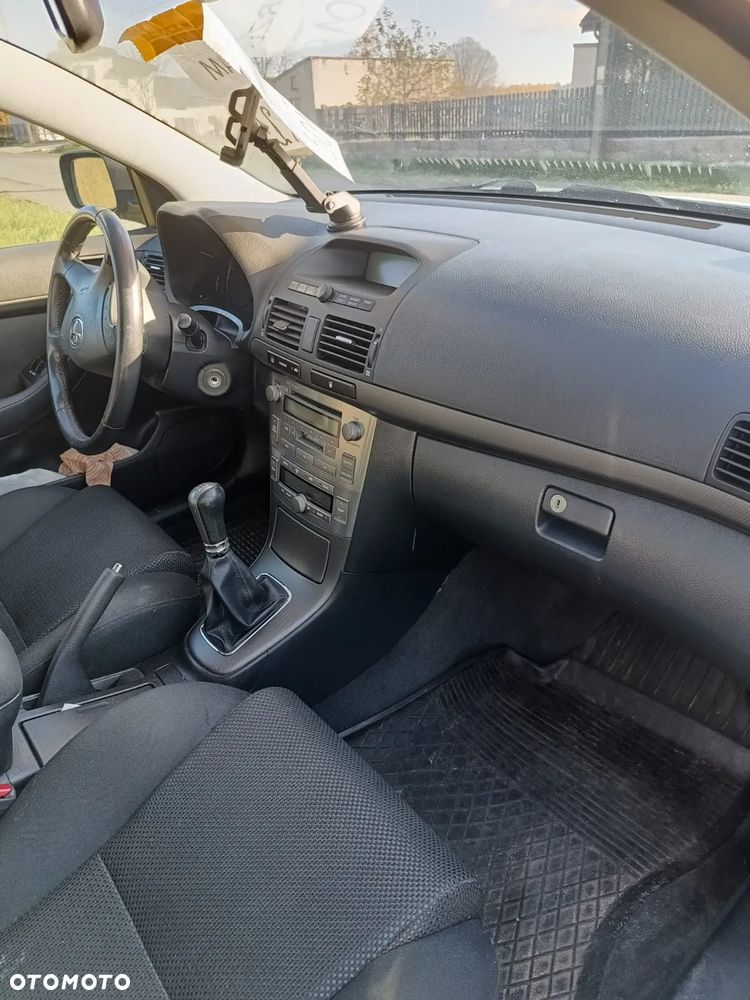 Toyota Avensis - 2