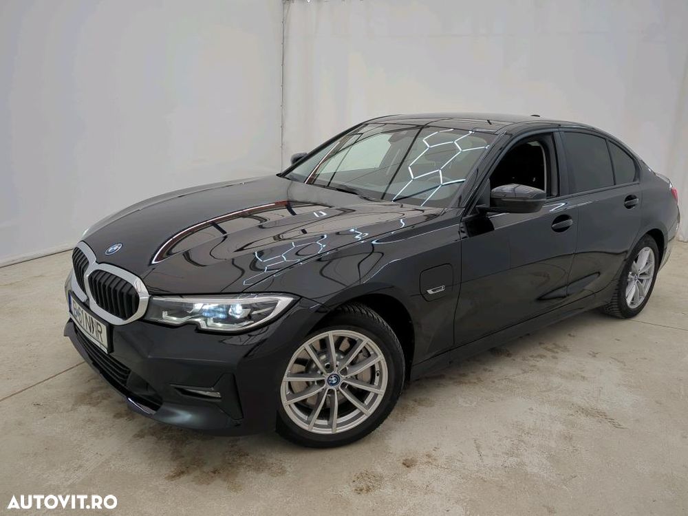 BMW Seria 3 330e xDrive Aut. Advantage - 1