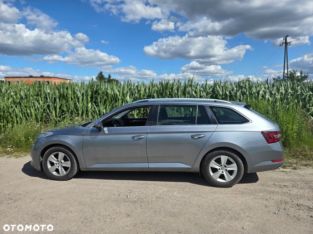 Skoda Superb 2.0 TDI Ambition DSG - 9