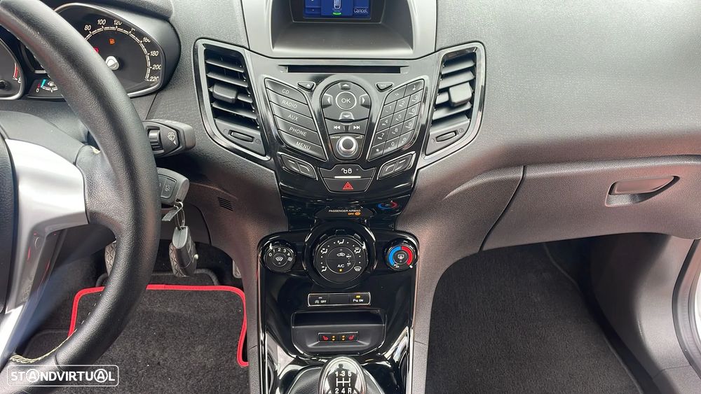 Ford Fiesta 1.0 EcoBoost S&S TITANIUM - 31
