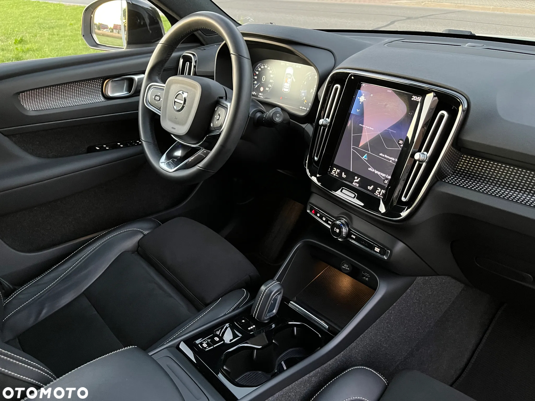 Volvo XC 40 T3 R-Design - 25