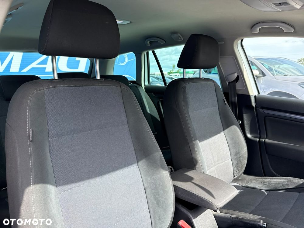Volkswagen Golf 1.6 TDI DPF DSG Style - 17