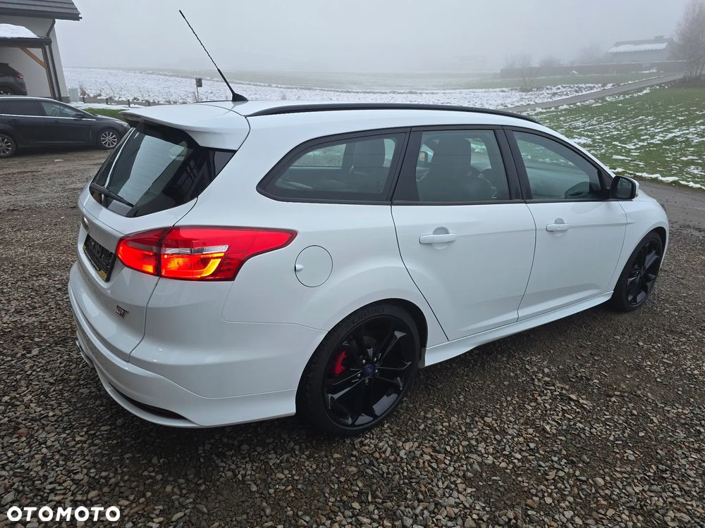 Ford Focus 2.0 EcoBoost ST mit Leder-Exclusiv-Paket - 11