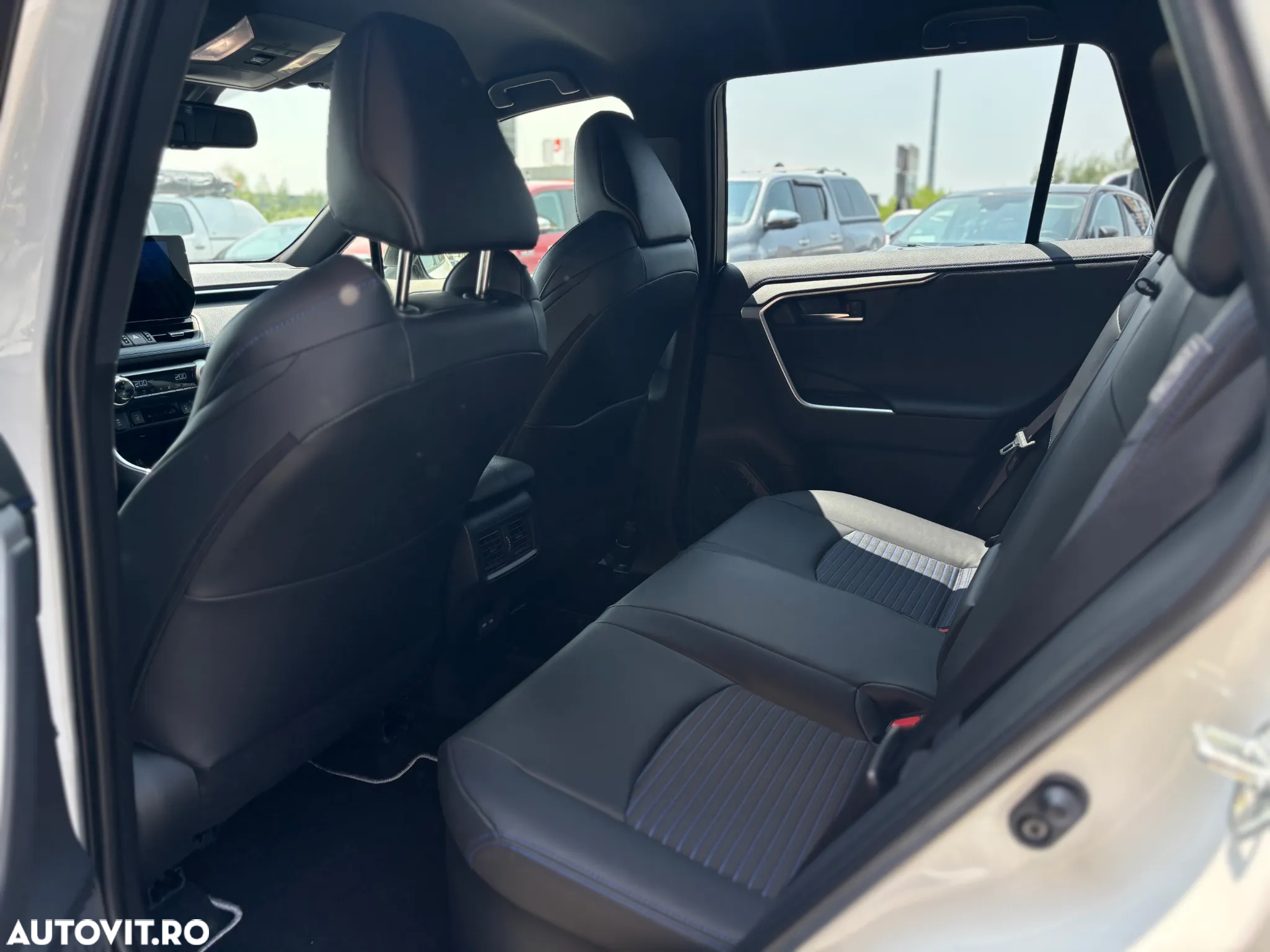 Toyota RAV4 2.5 Hybrid VVT-iE 4x4 Exclusive Bi-Tone - 9