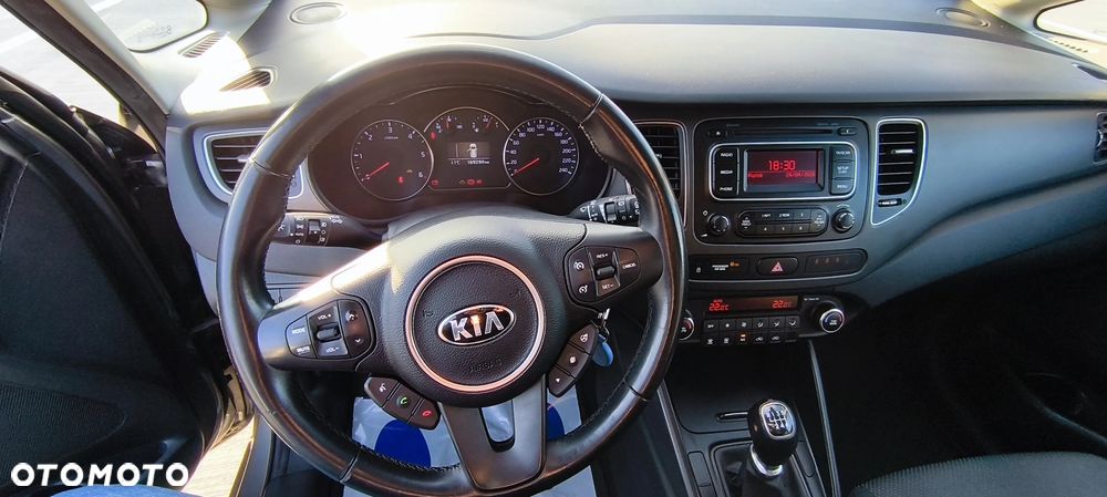 Kia Carens - 11
