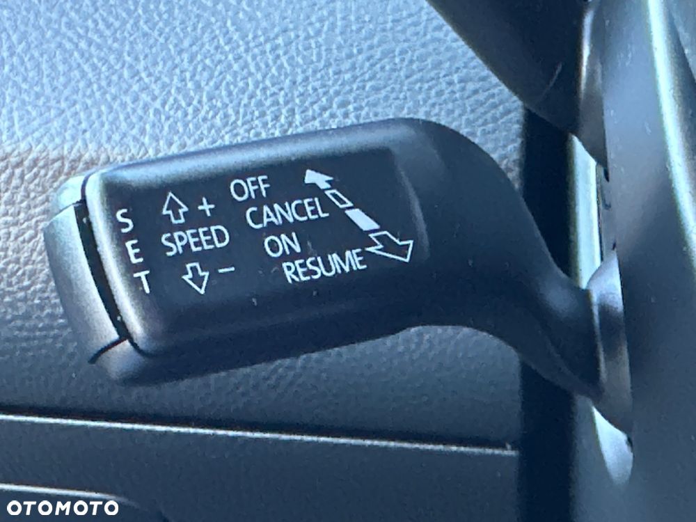 Volkswagen Passat 2.0 TDI DPF Highline - 32