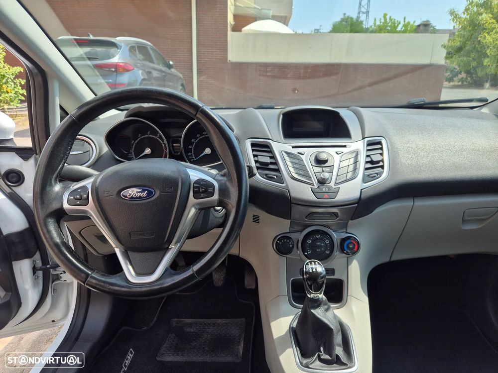 Ford Fiesta - 8