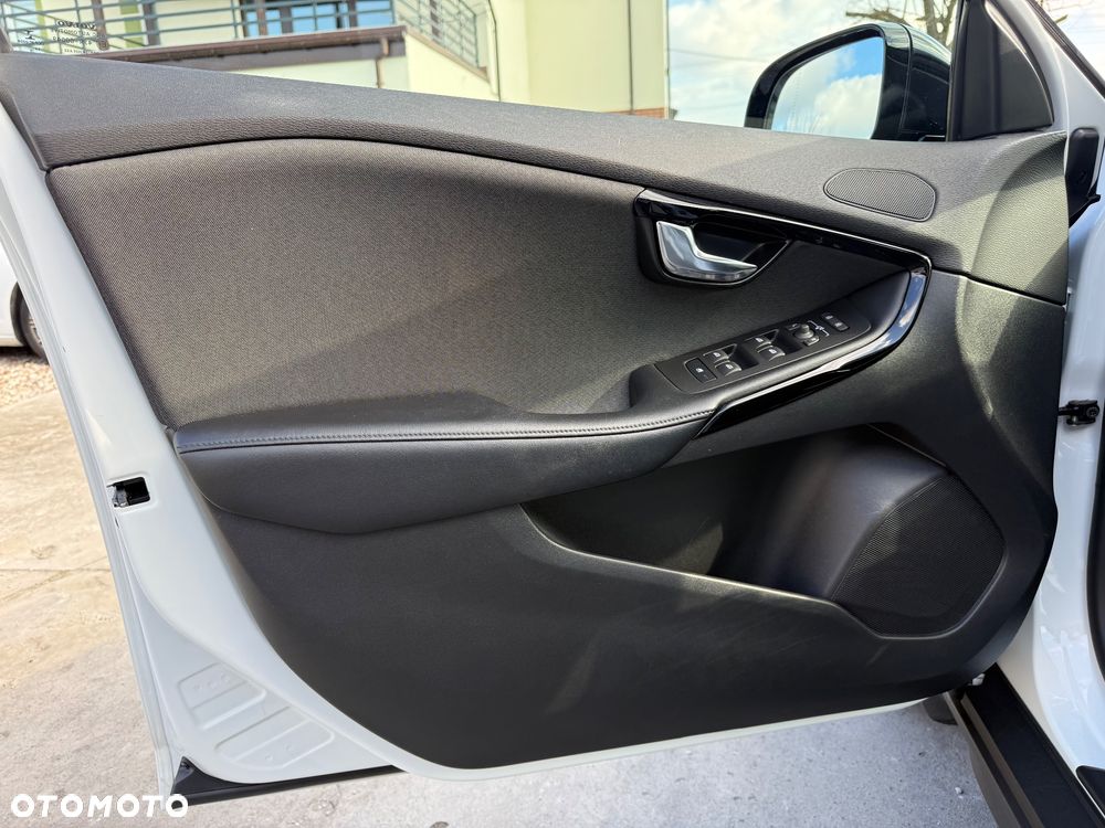 Volvo V40 Cross Country T3 Geartronic Momentum - 32