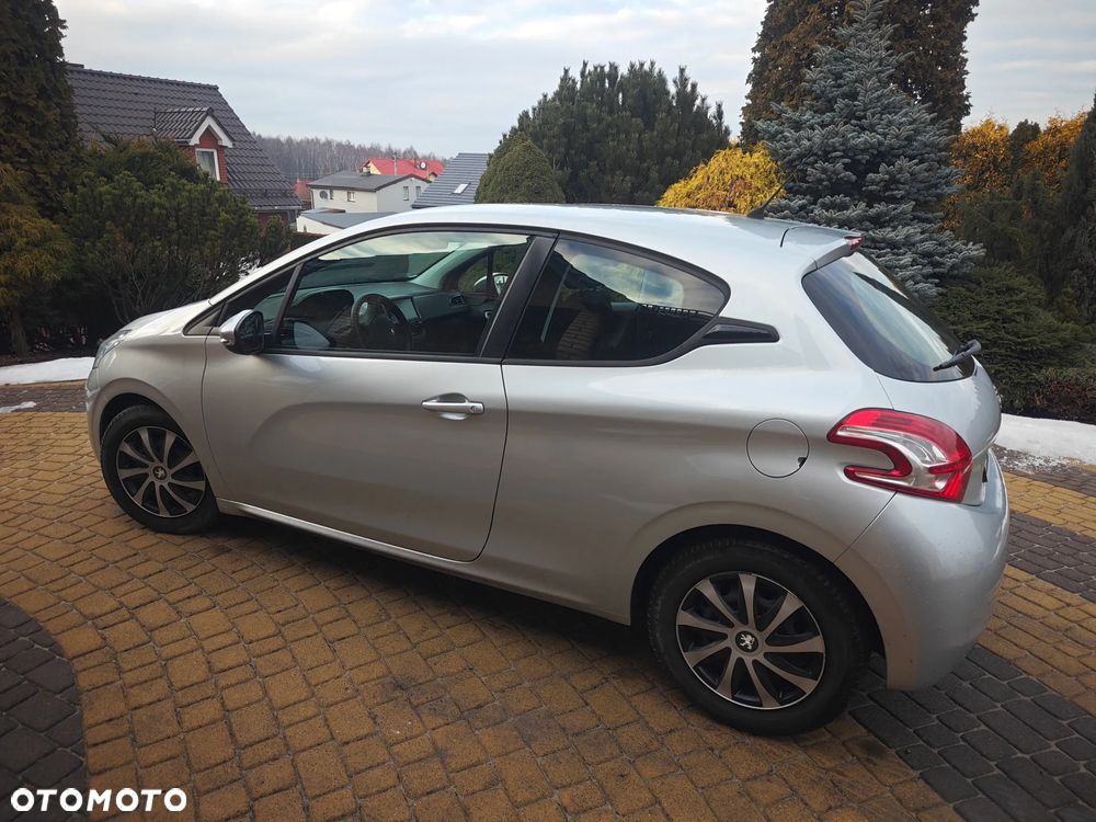 Peugeot 208 e-HDi 92 Stop&Start Allure - 6