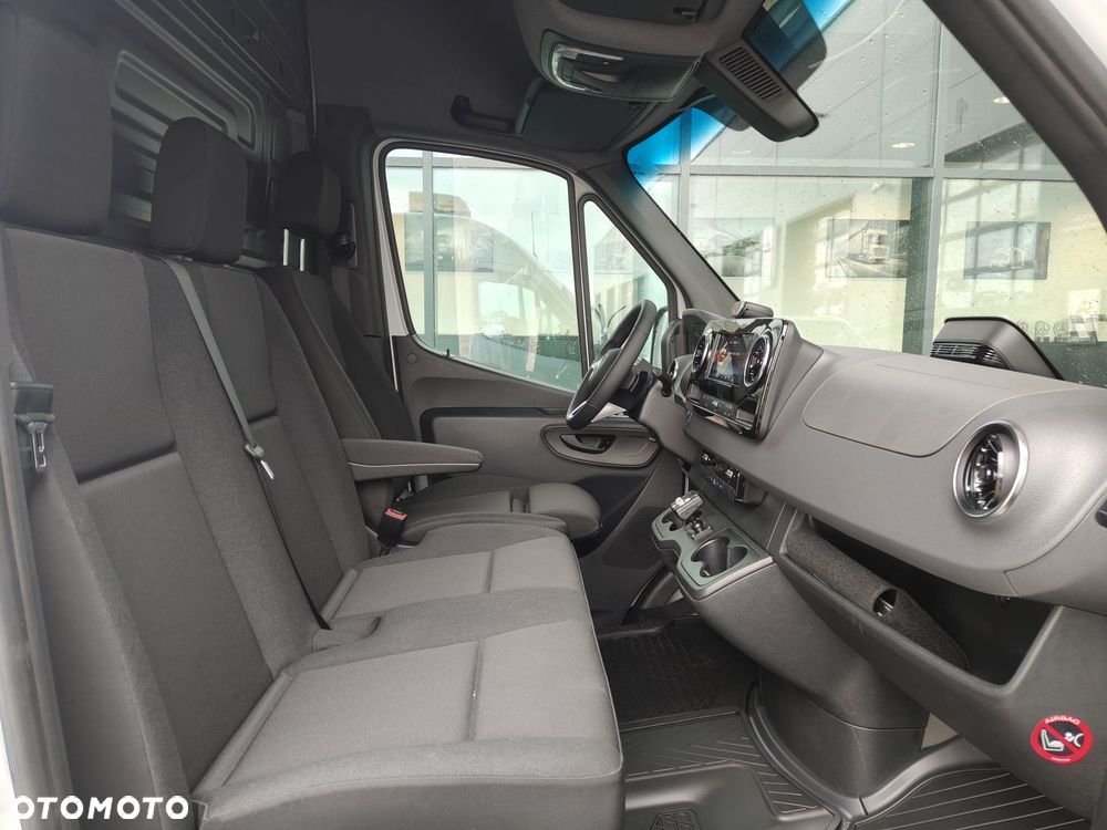 Mercedes-Benz Sprinter - 11