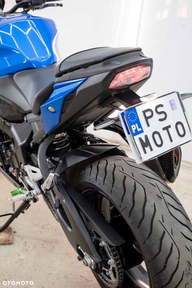 Suzuki GSX - 18
