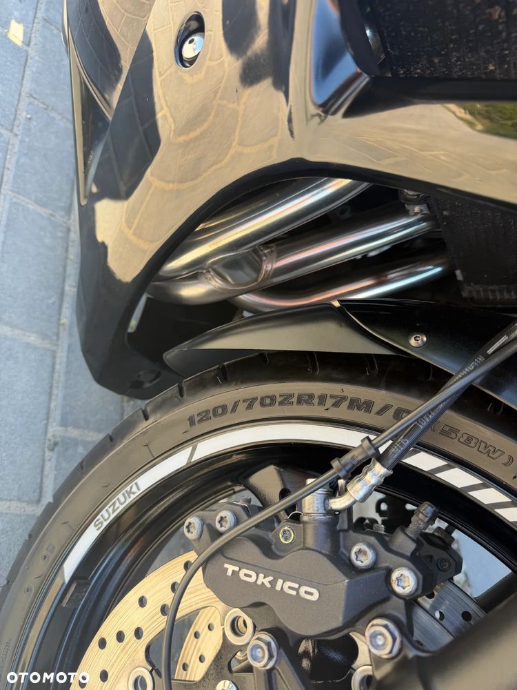 Suzuki GSX - 23