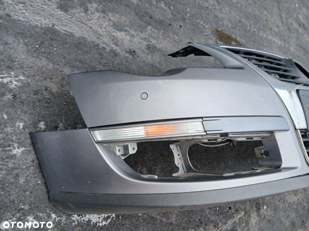 Volkswagen Passat B6 Zderzak przedni - 2
