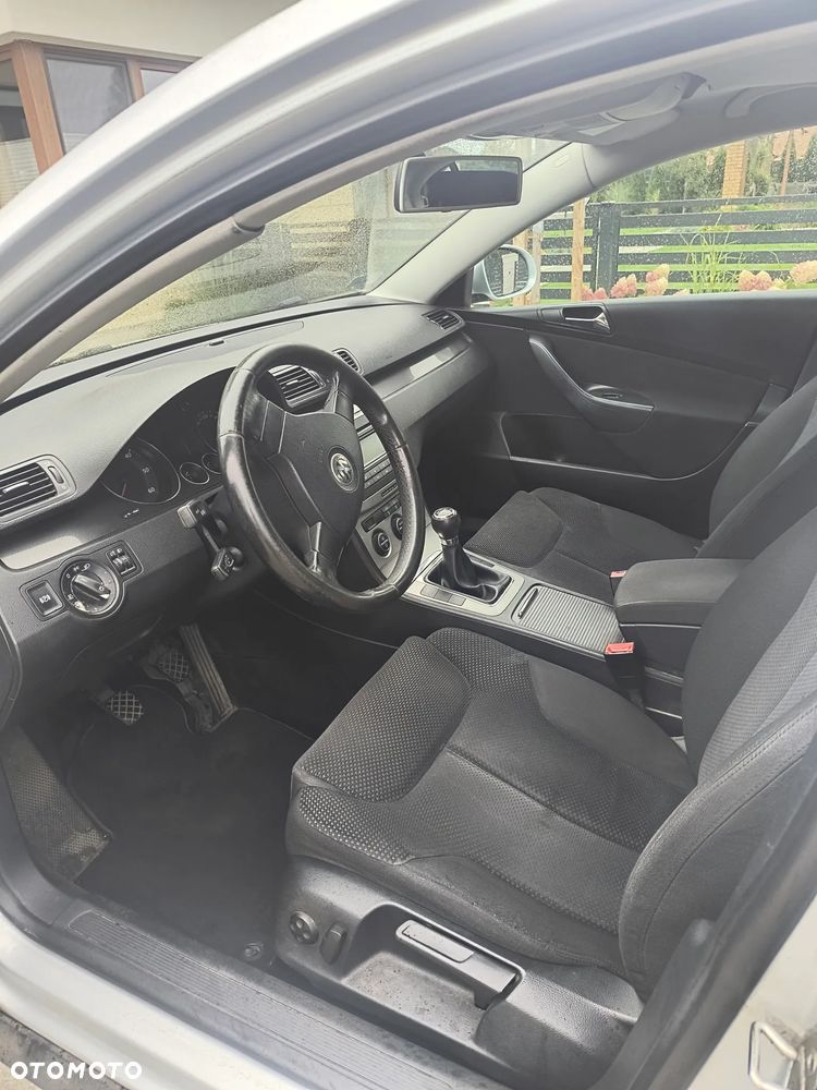 Volkswagen Passat 2.0 TDI Comfortline - 9