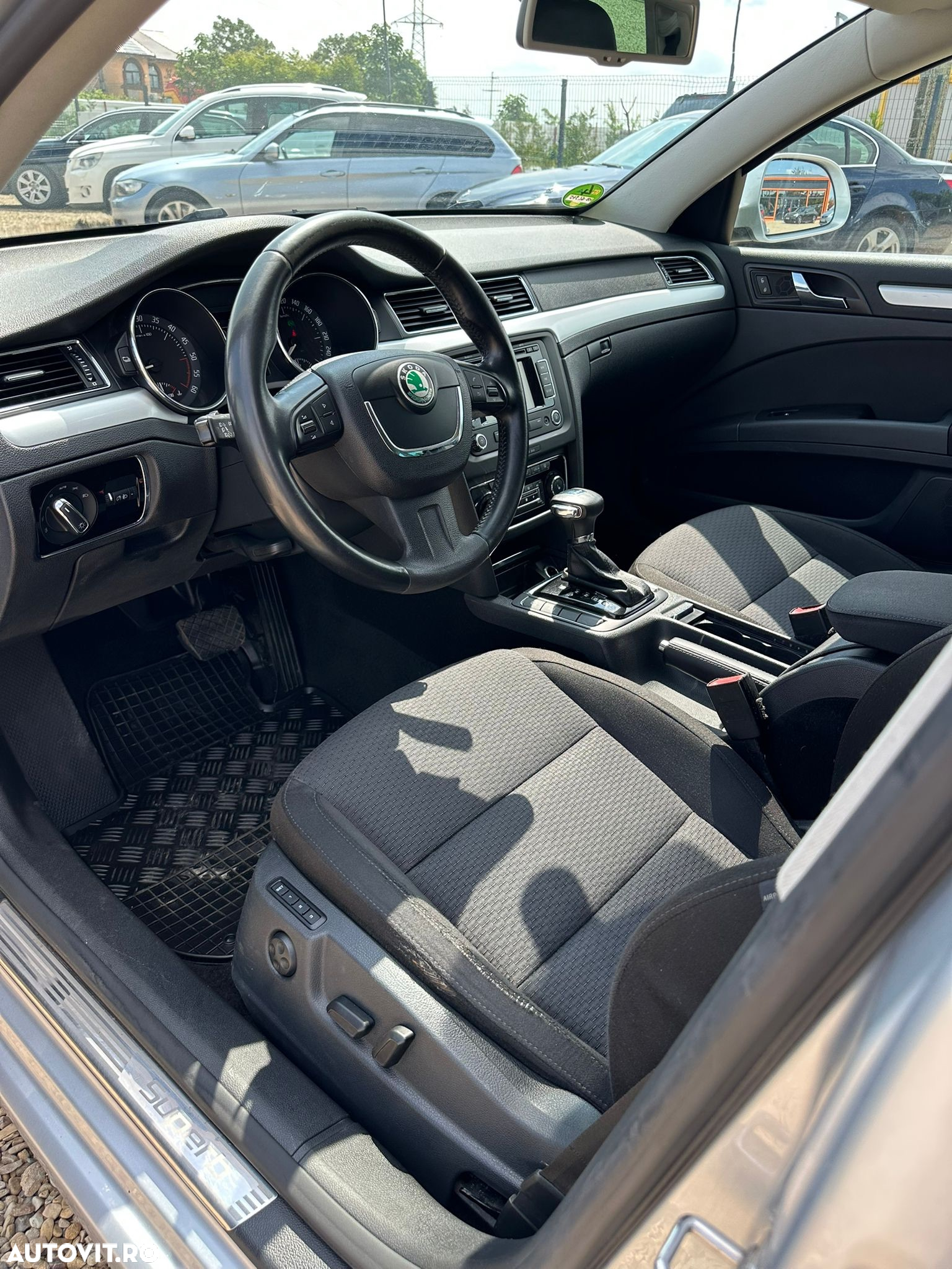 Skoda Superb 2.0 TDI DSG Elegance - 9
