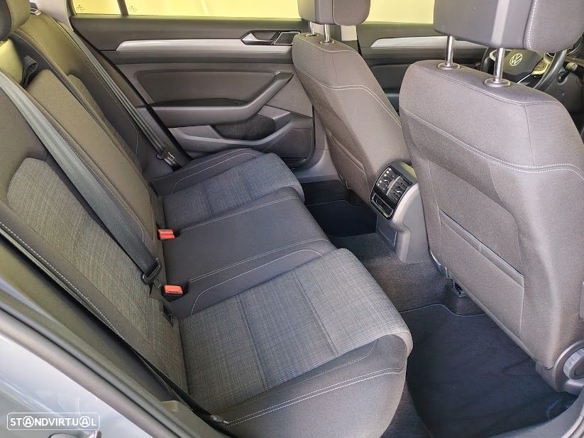 VW Passat Variant 2.0 TDI Business DSG - 12