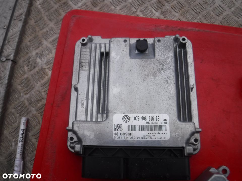 Vw T5 Multivan Caravelle 2.5 TDI sterownik silnika 070906016DS  0281014252 - 1