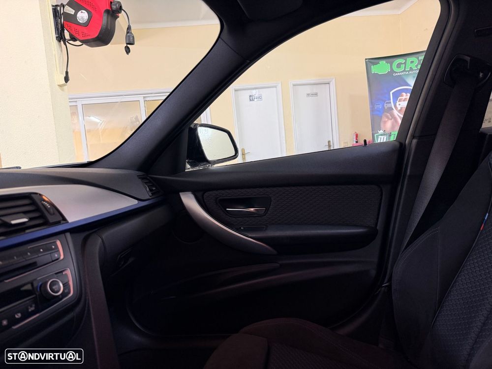 BMW 320 d Auto Pack M - 30