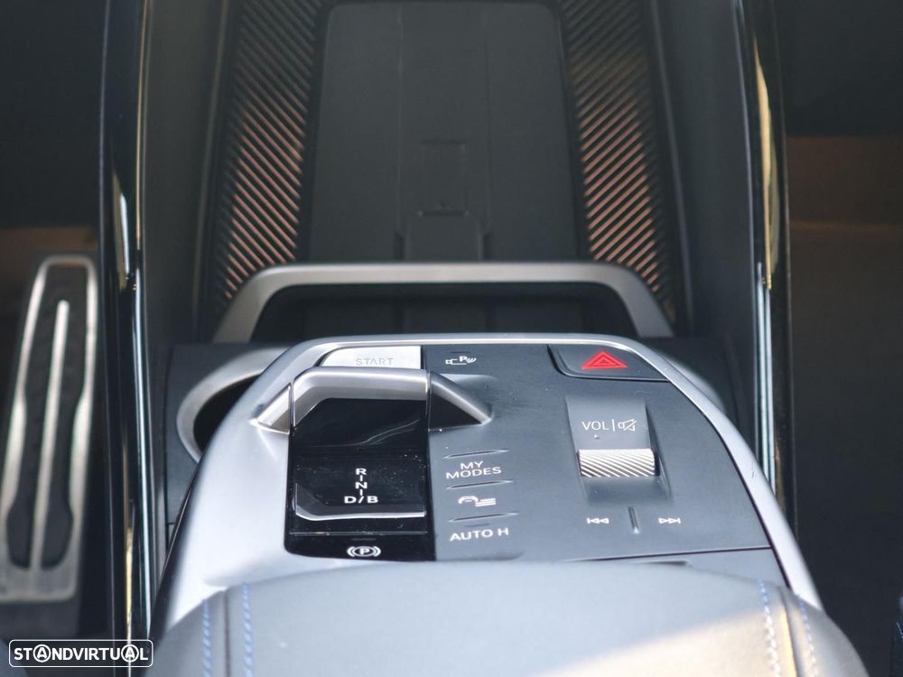 BMW iX2 eDrive20 Pack Desportivo M - 35