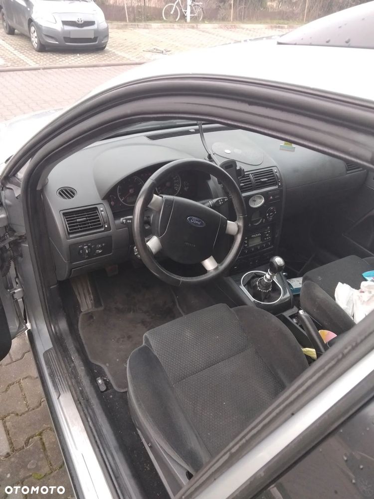 Ford Mondeo 2.0 Ghia - 11