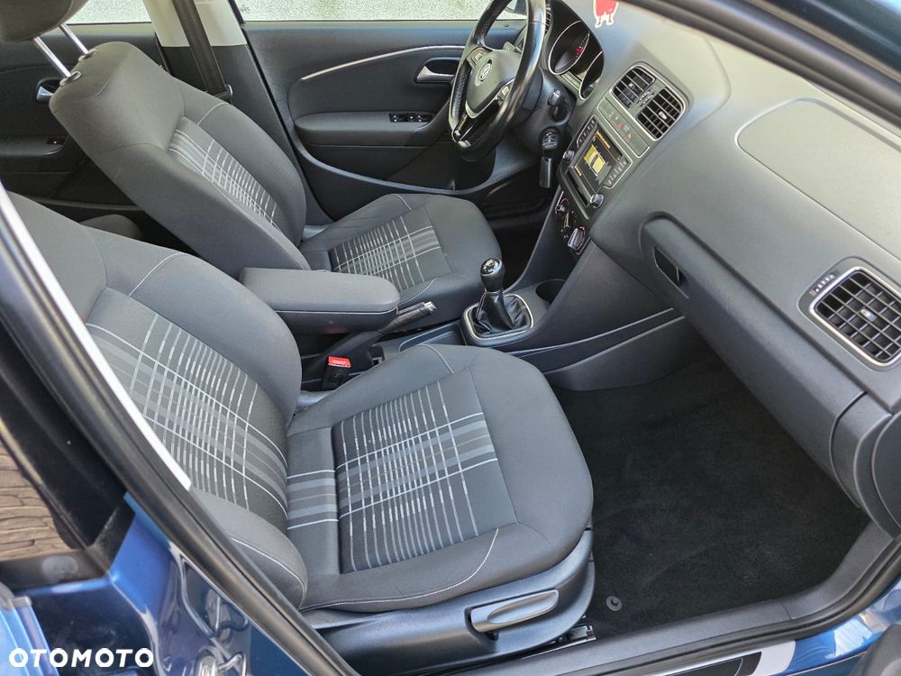 Volkswagen Polo 1.4 TDI Blue Motion Technology Lounge - 21