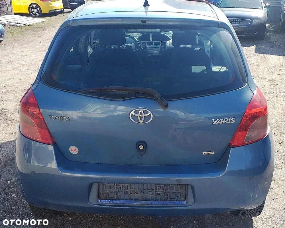 Klapa bagażnika z szybą Toyota Yaris II 5D 8T1 - 1