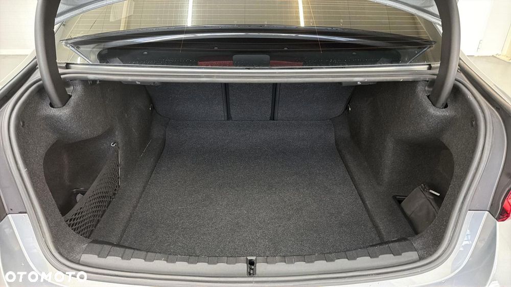 BMW Seria 3 318d mHEV - 19
