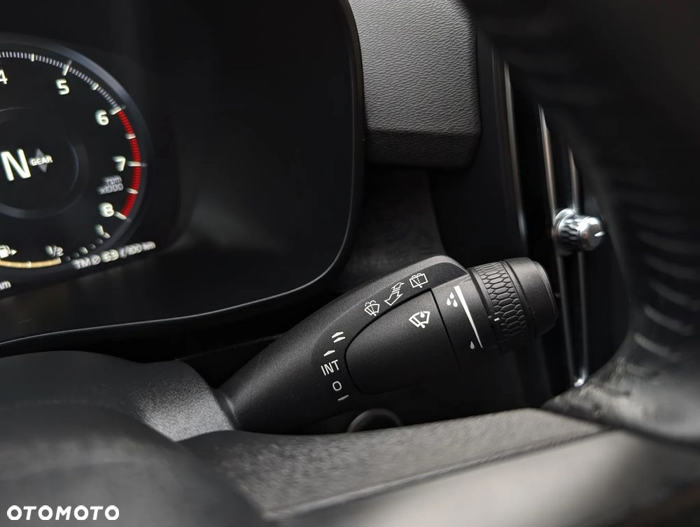 Volvo XC 40 T3 Momentum - 25