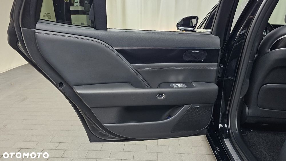 Genesis G90 - 25