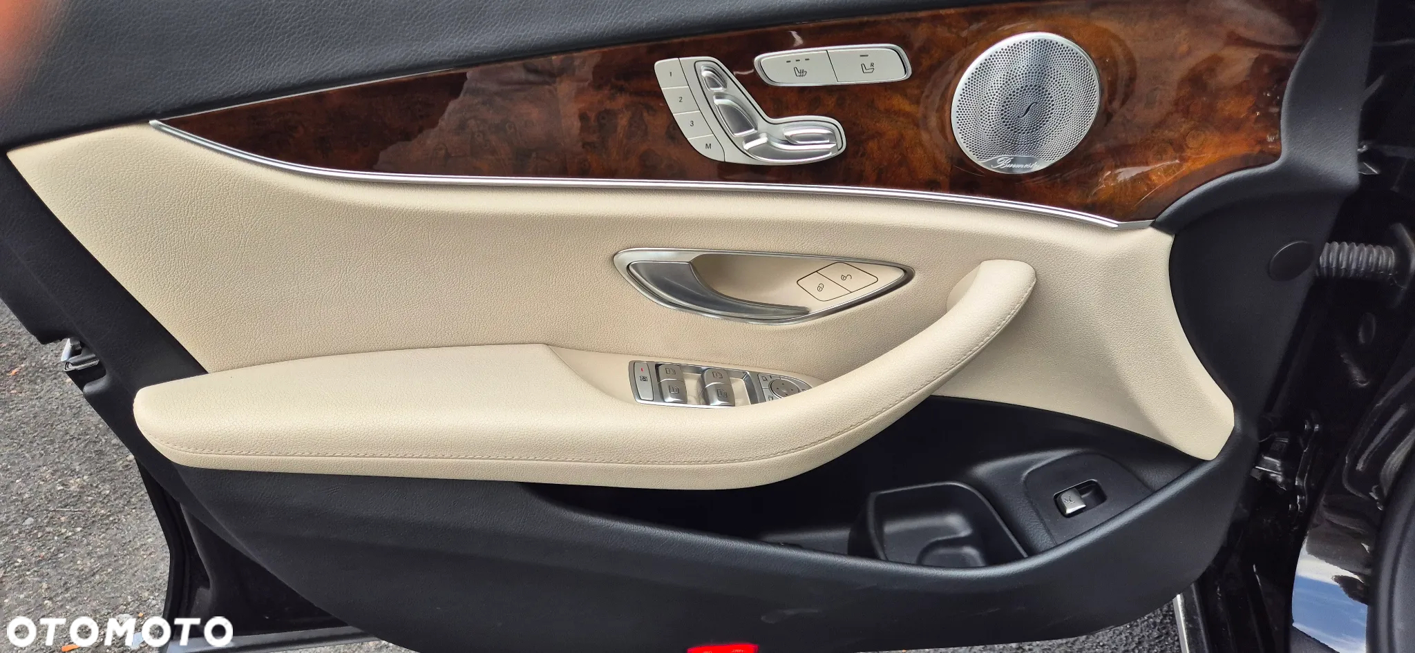 Mercedes-Benz Klasa E 220 d 4-Matic 9G-TRONIC - 25
