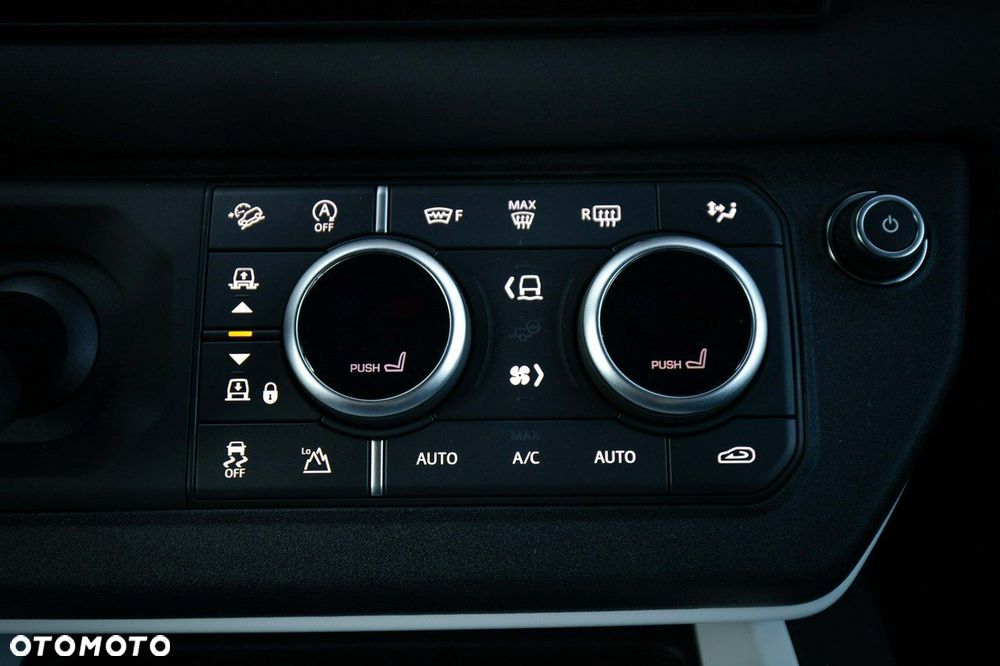 Land Rover Defender - 24