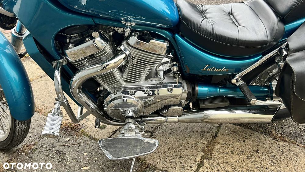 Suzuki Intruder - 7
