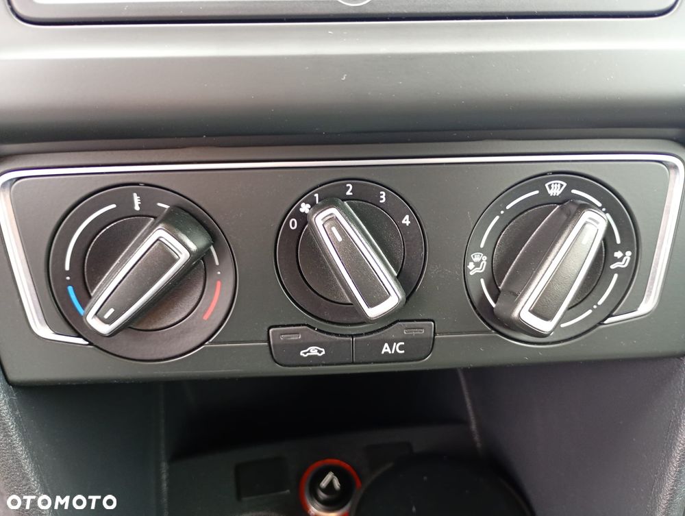 Volkswagen Polo 1.2 TSI Blue Motion Technology Comfortline - 25