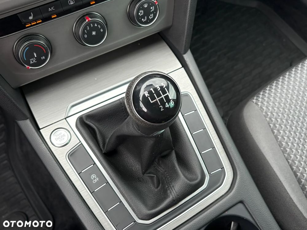 Volkswagen Passat Variant 1.6 TDI SCR BlueMotion Trendline - 29