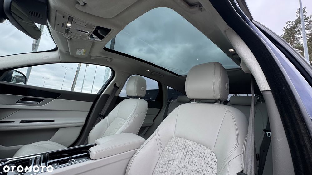 Jaguar XF 25d AWD R-Sport - 12