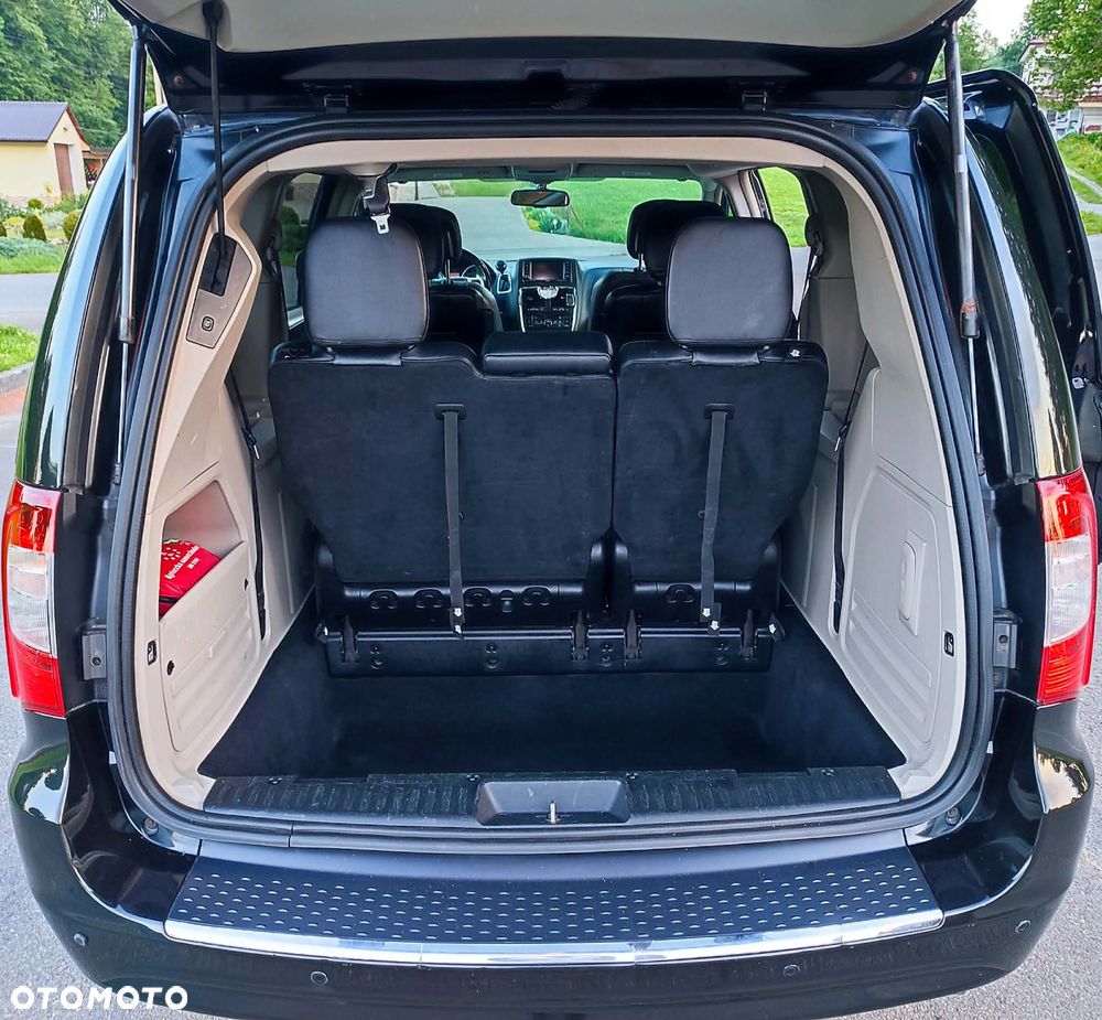 Chrysler Town & Country 3.6 Limited - 27
