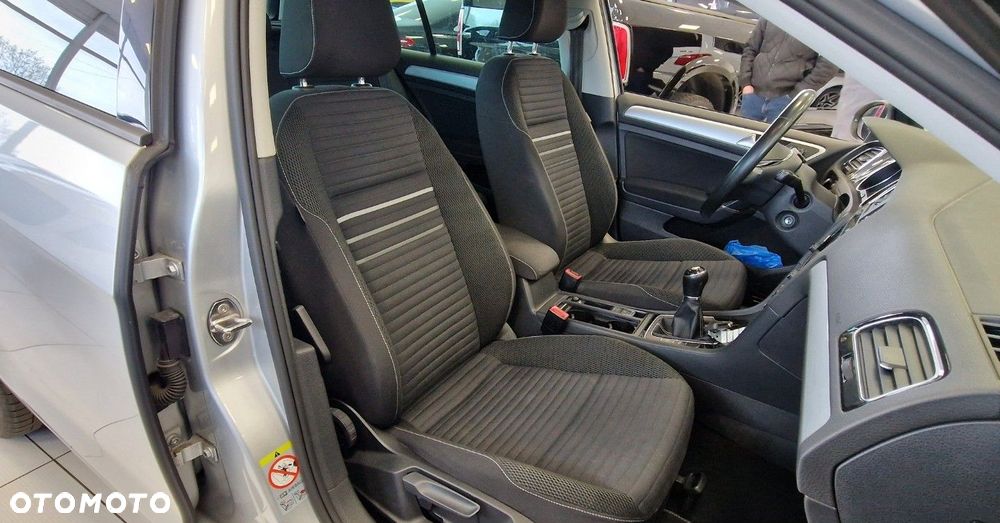 Volkswagen Golf - 16